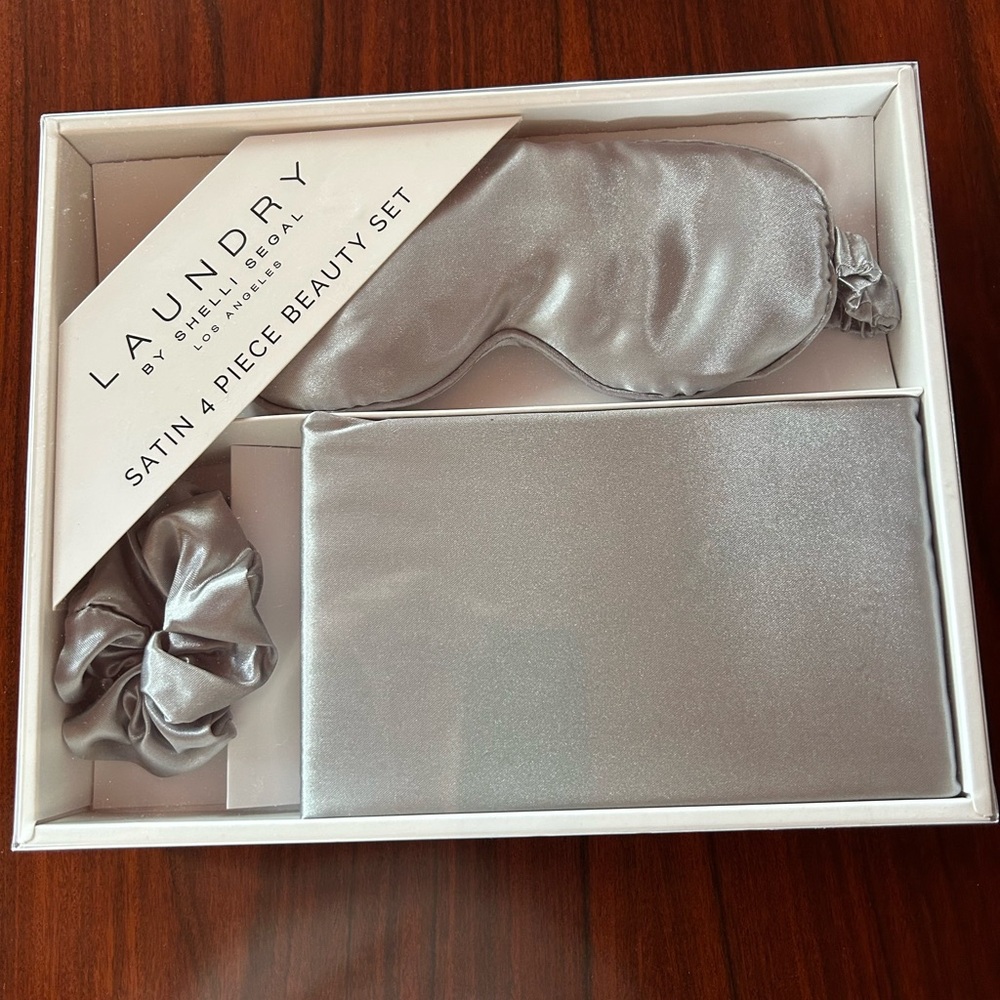 Laundry By Shelli Segal Satin Beauty Set